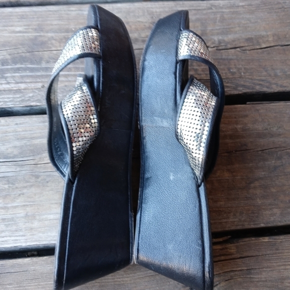 Stuart Weitzman women's black leather metallic crisscross wedge platform sandal. - Picture 5 of 7